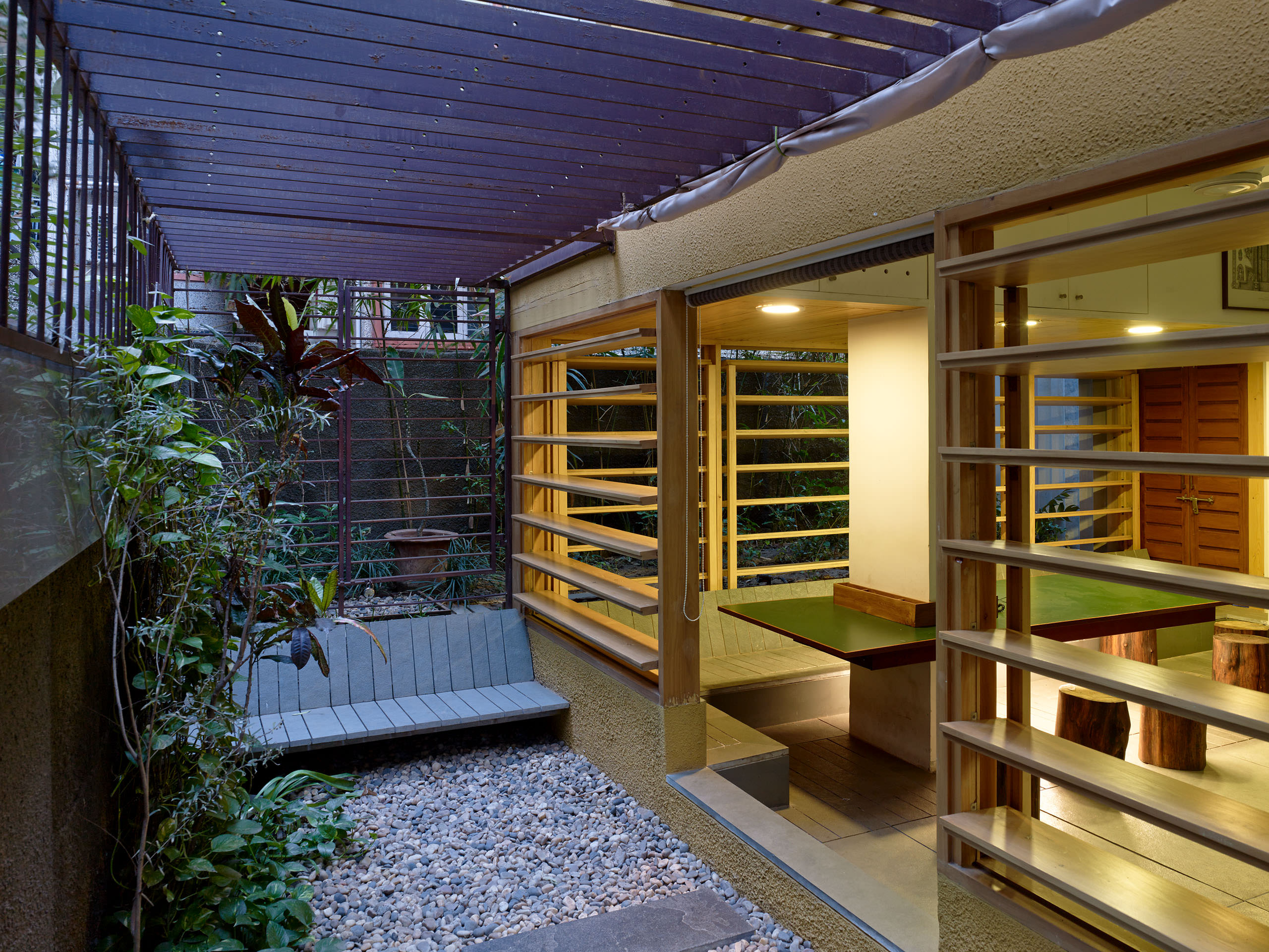 E14491 Alpa 042703 j2560